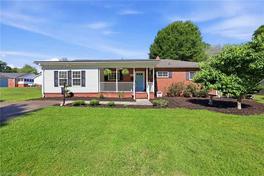 1811 Aims Avenue, Mount Airy, NC 27030 - #2