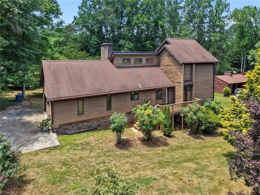 512 Forest Lane, Yadkinville, NC 27055 - #2