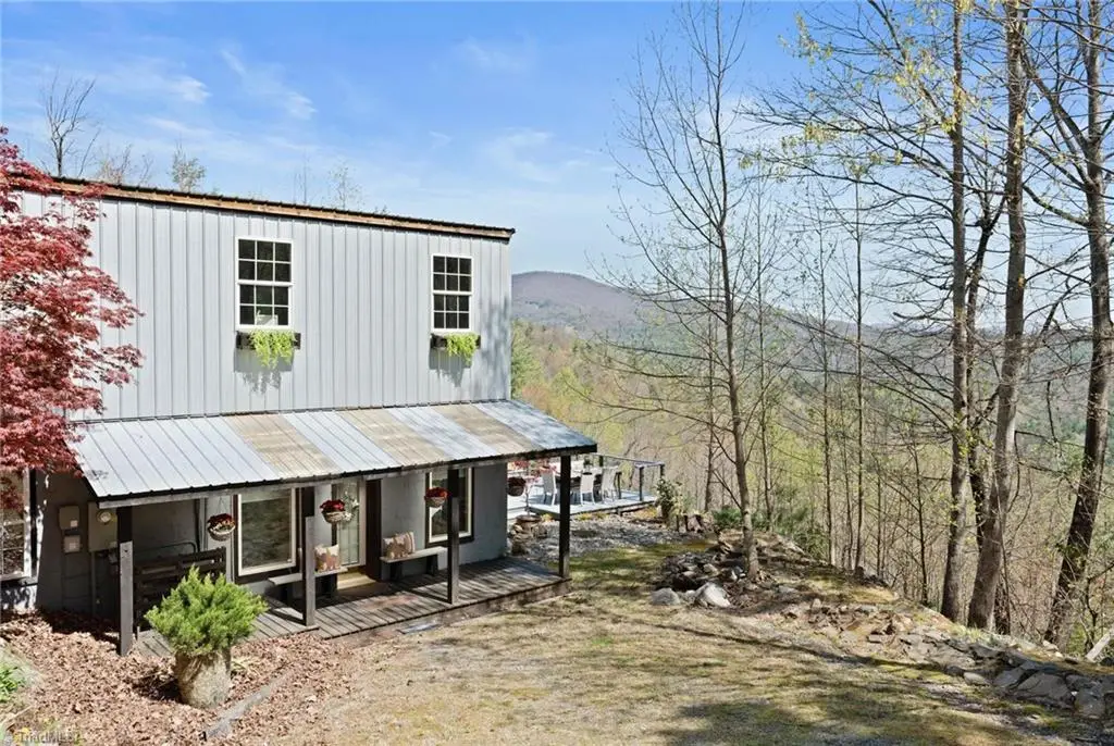 3086 Summit Road, Purlear, NC 28665 - #1