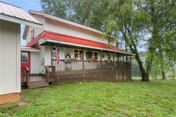 3993 Level Plains Road, Sophia, NC 27350