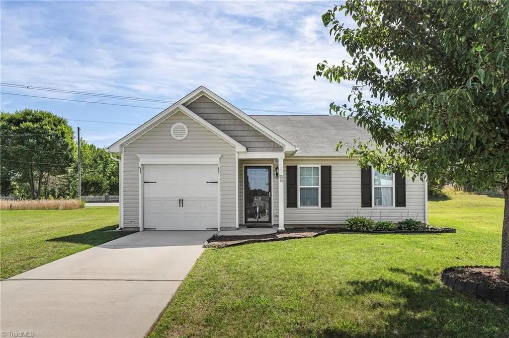 216 Florida Drive, Thomasville, NC 27360 - #1