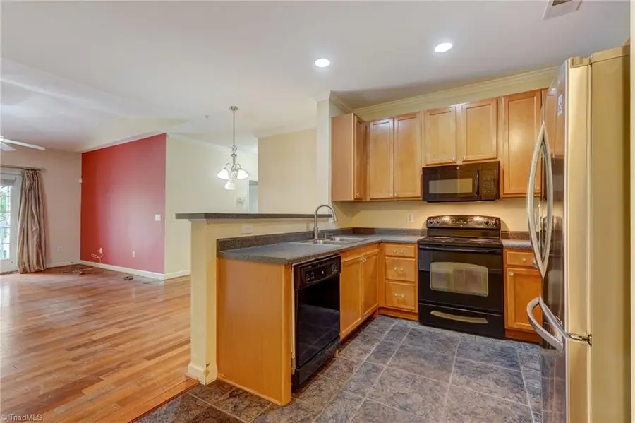 7104 W Friendly Avenue #306, Greensboro, NC 27410 - #3