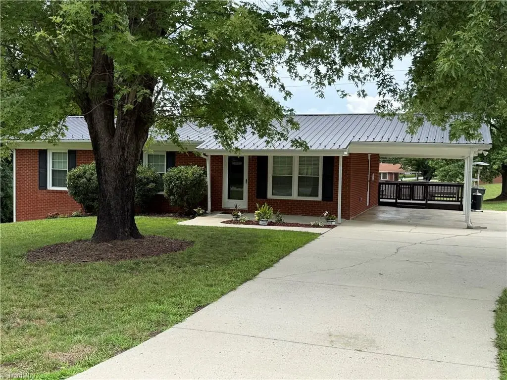 104 Crestview Terrace, Thomasville, NC 27360 - #1