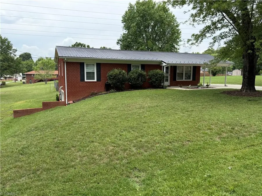 104 Crestview Terrace, Thomasville, NC 27360 - #2