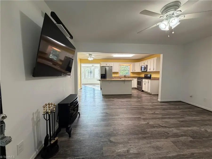 104 Crestview Terrace, Thomasville, NC 27360 - #3