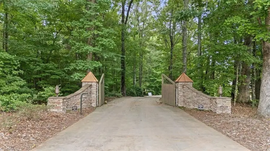 636 Lee Road, Thomasville, NC 27360 - #2