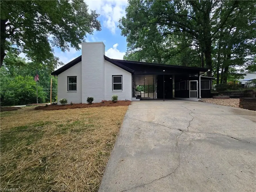 701 Willowmoore Avenue, Thomasville, NC 27360 - #3