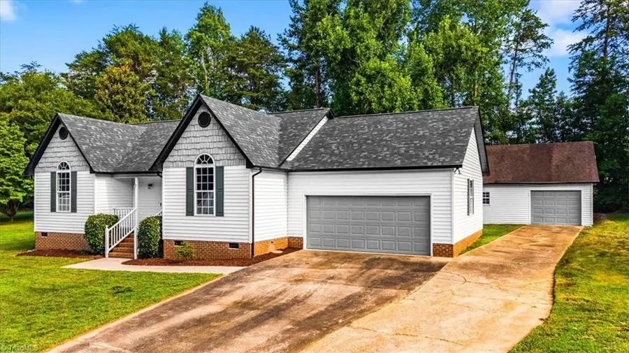 6 Woodfon Drive, Thomasville, NC 27360 - #2