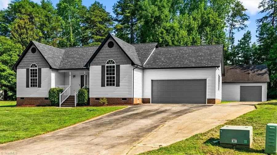 6 Woodfon Drive, Thomasville, NC 27360 - #3