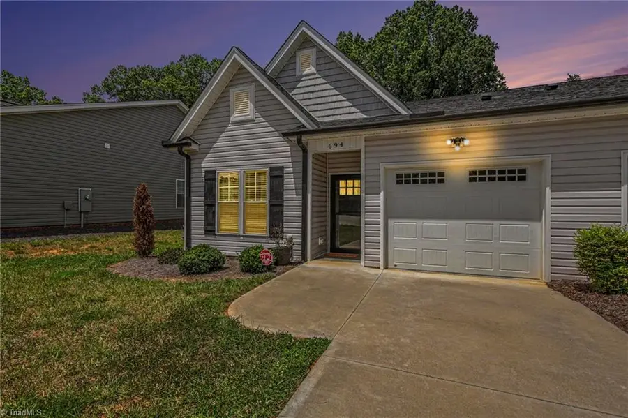 694 W Lee Avenue, Yadkinville, NC 27055 - #3