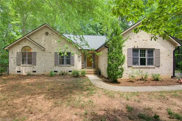 246 Hunters Glen Drive, Summerfield, NC 27358