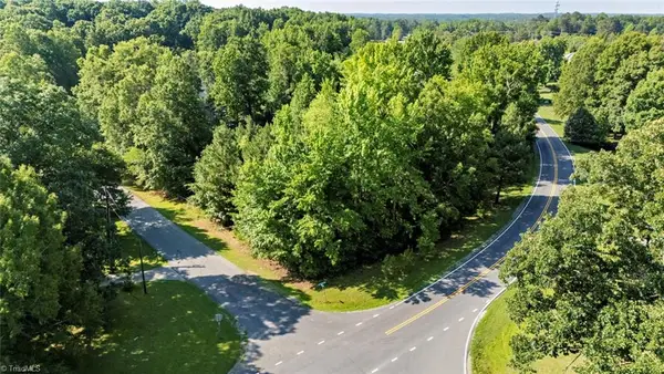 5303 Forest Oaks Drive, Greensboro, NC 27406