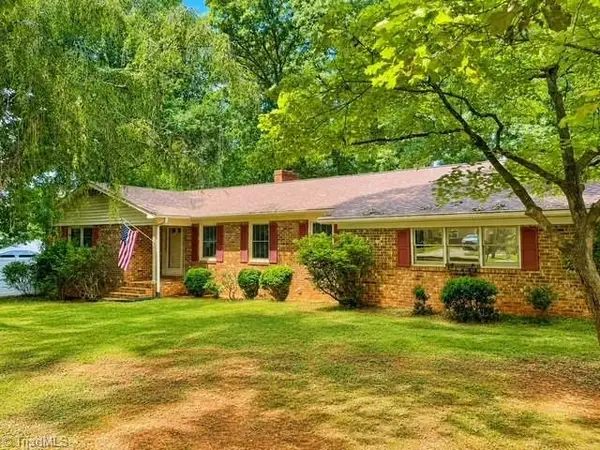 10 Woodcrest Drive, Lexington, NC 27295