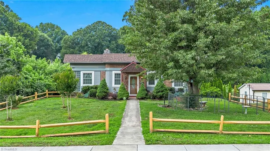 211 N Bridge Street, Jonesville, NC 28642 - #2