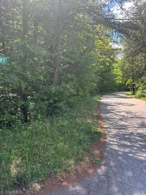 1702 Townsend Forest Lane, Browns Summit, NC 27214