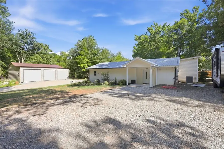 901 Decker Road, Thomasville, NC 27360 - #2