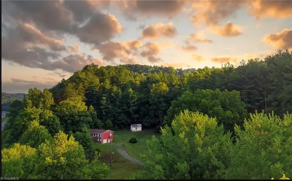 11526 Us Highway 421, Purlear, NC 28665