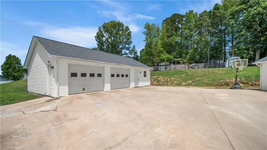110 Larkspur Lane, Thomasville, NC 27360 - #3