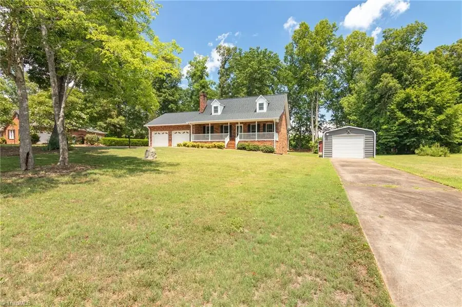 2301 Old Us Highway 421 E, Yadkinville, NC 27055 - #2