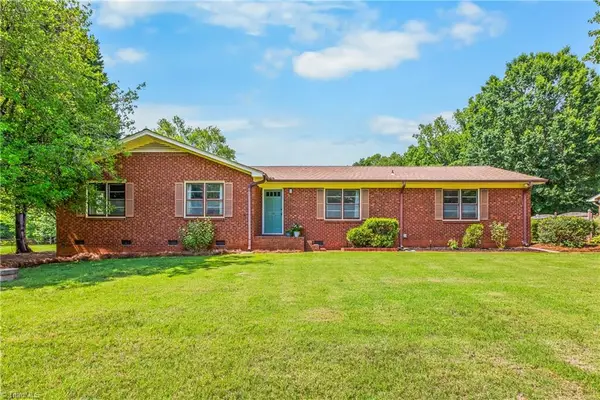 141 Pinelawn Drive, Kernersville, NC 27284