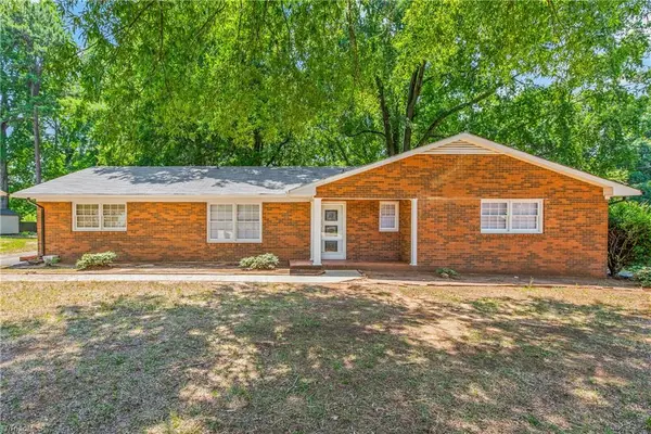 2776 Reynolds Park Road, Winston-Salem, NC 27107