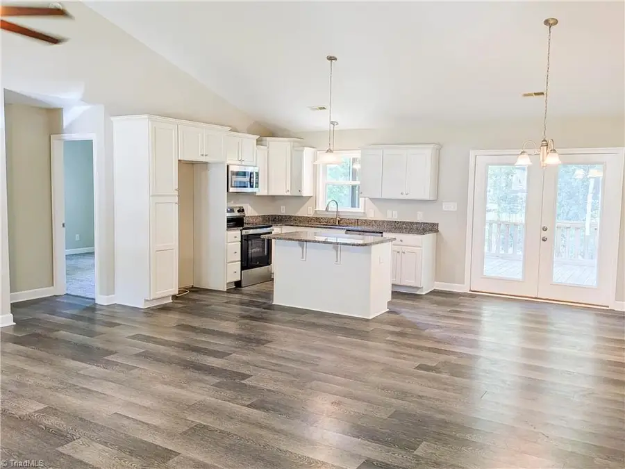 121 Maplewood Avenue, Thomasville, NC 27360 - #3