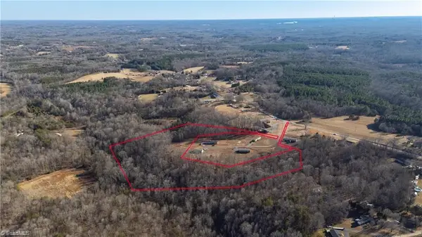 21 Nc Highway 704, Madison, NC 27025