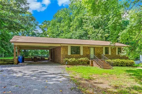334 Forest Creek Drive, Winston-Salem, NC 27107