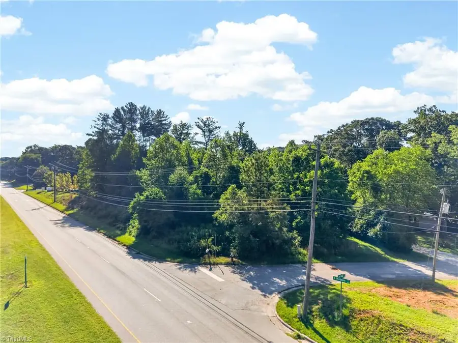 5005 W Wendover Avenue, Jamestown, NC 27282 - #3