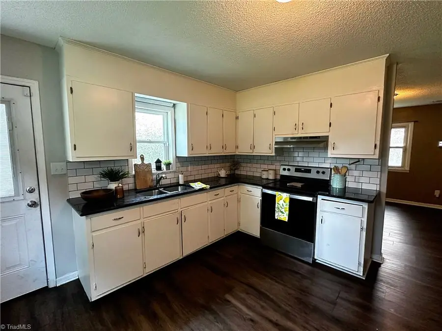 401 Martin Luther King Drive, Thomasville, NC 27360 - #3