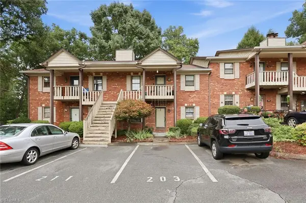 203 Olde Vineyard Court, Winston-Salem, NC 27104