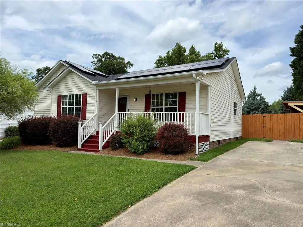 206 Larkspur Lane, Thomasville, NC 27360 - #1
