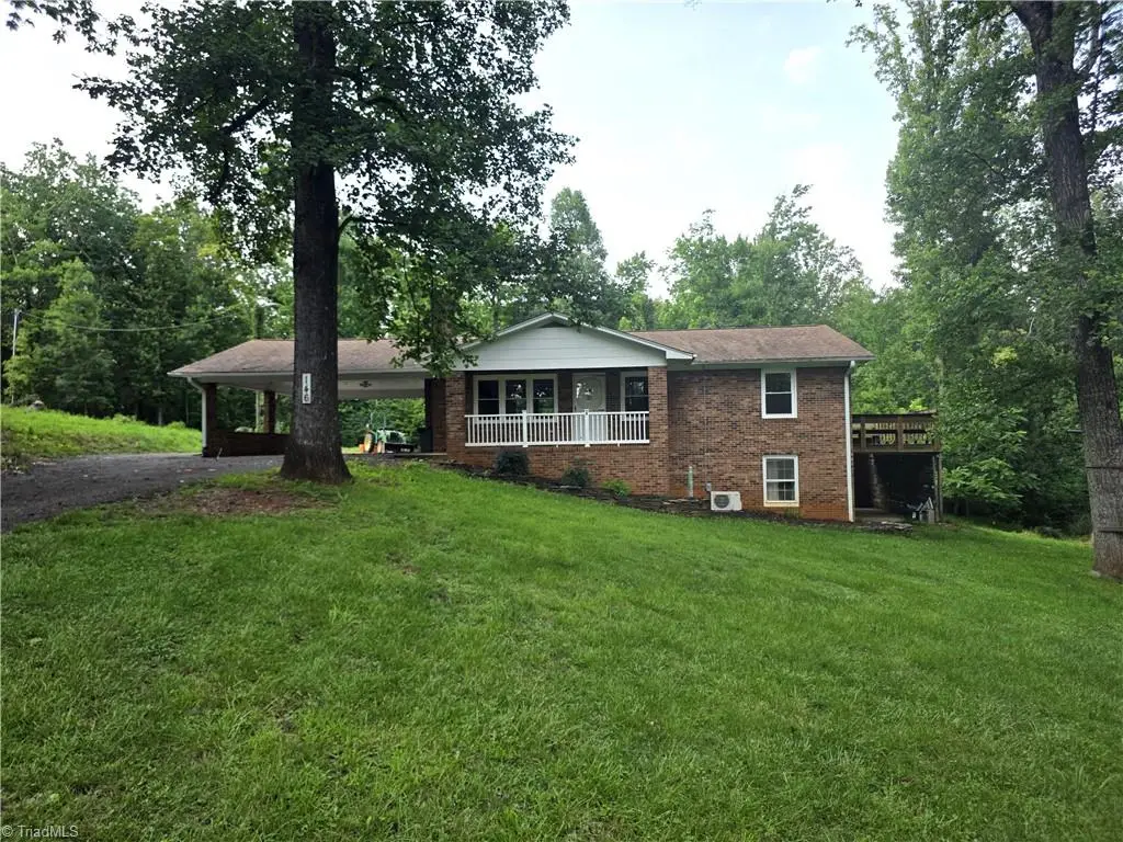 146 King Park Circle, Mount Airy, NC 27030 - #1