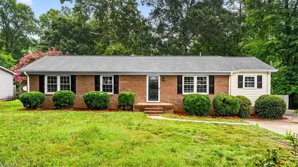 5007 Shoreline Drive, Summerfield, NC 27410