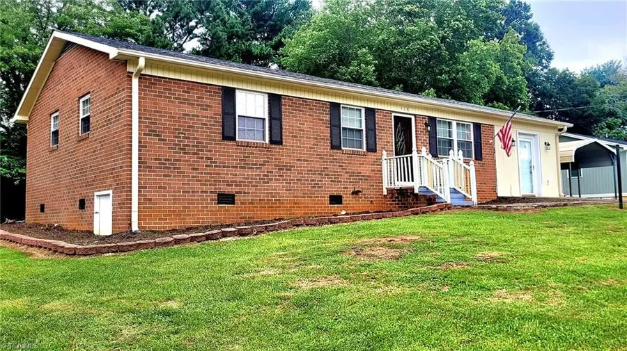 118 Pickshin Avenue, Dobson, NC 27017 - #3