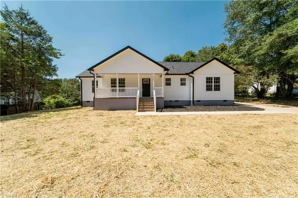 2934 S Stratford Road, Winston-Salem, NC 27103