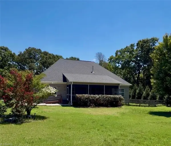 4898 Forest Oaks Drive, Greensboro, NC 27406