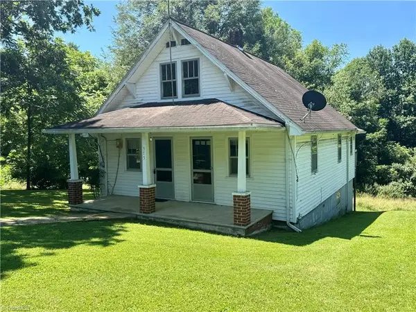 375 Retrivers Lane, Hillsville, VA 24343