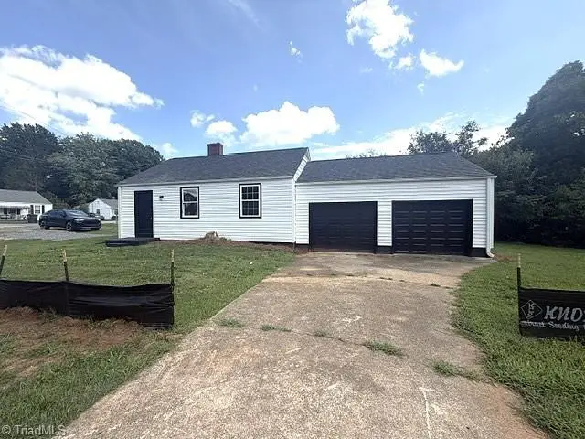 1048 E Clemmonsville Road, Winston Salem, NC 27127 - #1