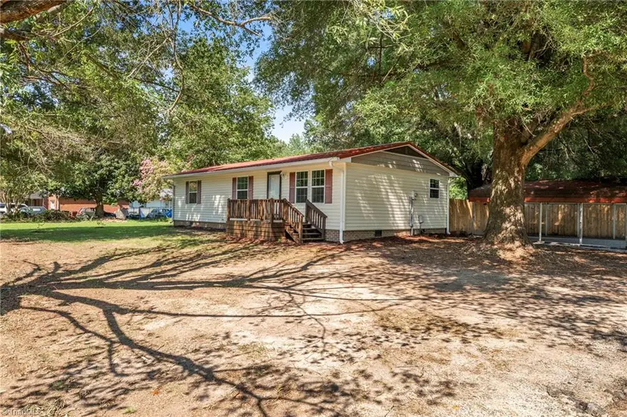 7036 N Nc Highway 109, Wallburg, NC 27107 - #2
