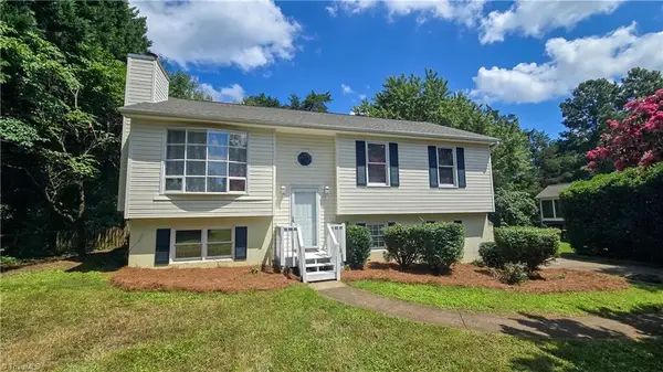 3581 Robinwest Drive, Pfafftown, NC 27040
