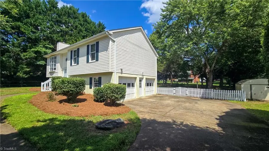 3581 Robinwest Drive, Pfafftown, NC 27040 - #3
