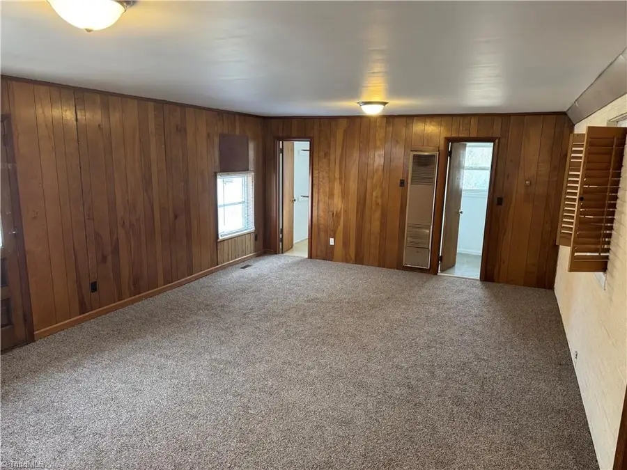 12 Hawthorne Lane, Lexington, NC 27295 - #2