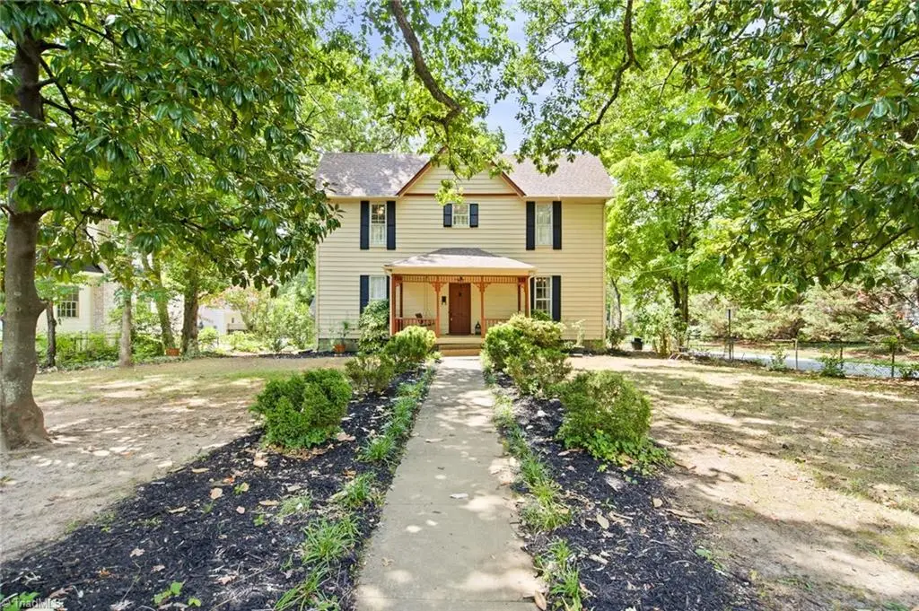 916 W Davis Street, Burlington, NC 27215 - #1
