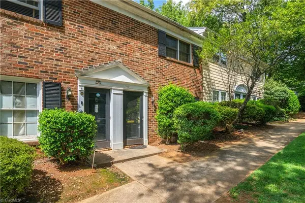 2811 Bleeker Square #F, Winston-Salem, NC 27106