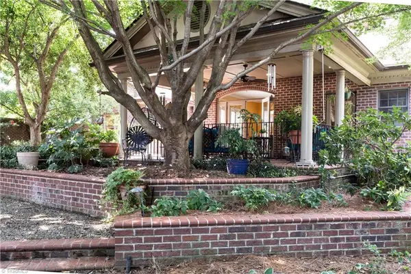 120 W 1st Avenue, Lexington, NC 27292