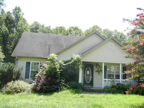1590 Sunbridge Court, Winston-Salem, NC 27103