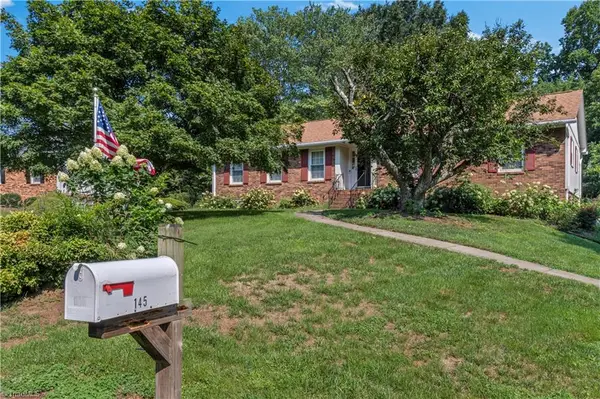 145 Stanwell Court, Clemmons, NC 27012