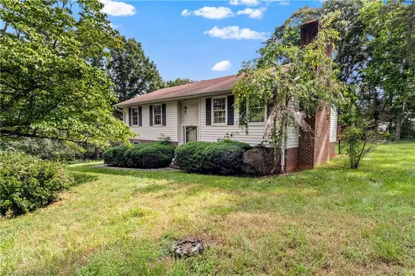 210 Knoxwood Road, Winston-Salem, NC 27107