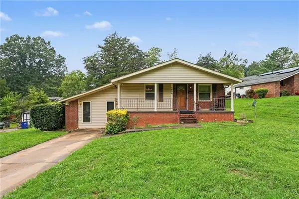 4304 N Jasmin Court, Winston-Salem, NC 27105